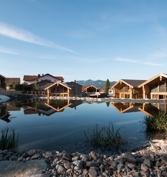 Die neuen Spa Chalets mit Außenpool in den Alpzitt Chalets in Burgberg im Allgäu.