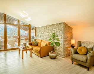 Einblick in ein Zimmer im Landhotel Gockelwirt in Eisenberg.