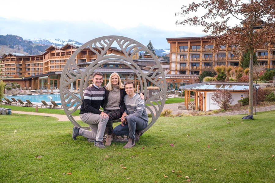 Gastgeberfamilie im Herbst vom Sonnenalp Resort in Ofterschwang.