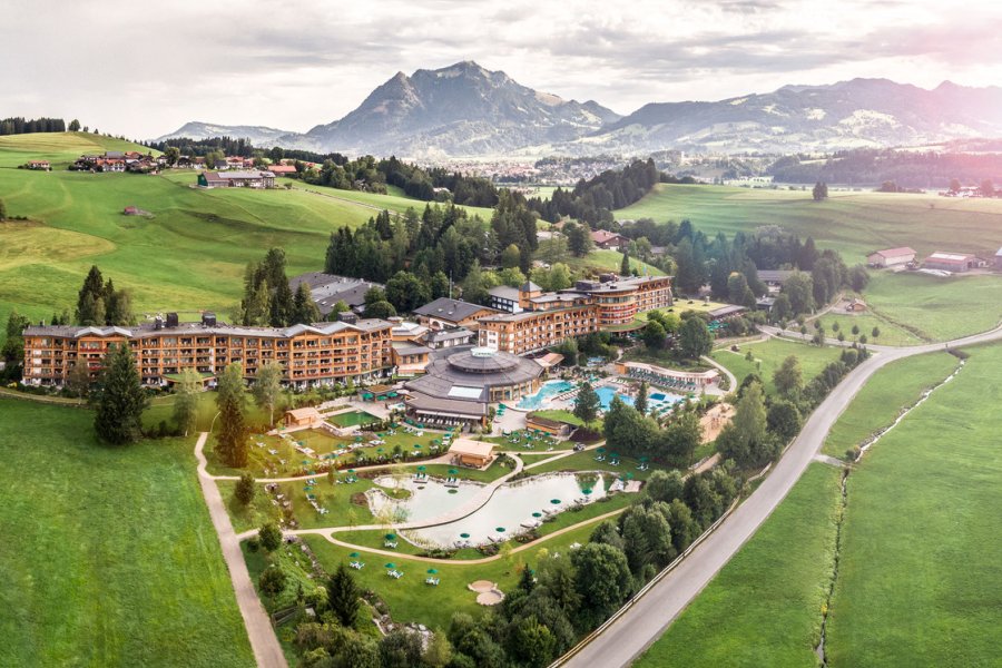 Die Außenansicht des Sonnenalp Resorts in Ofterschwang.