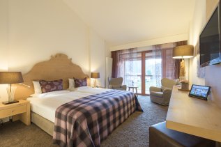 Einblick in ein Zimmer im Hotel Exquisit in Oberstdorf.