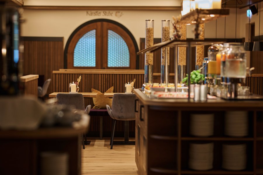 Blick auf das Frühstücksbuffet im Hotel Bannwaldsee in Halblech.