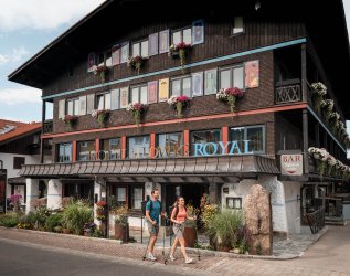 Die Außenansicht des Hotels Ludwig Royal in Oberstaufen.