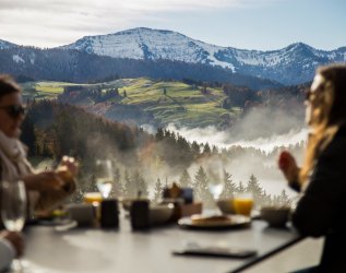 Bergfrühstück im Herbst im Haubers Naturresort in Oberstaufen.