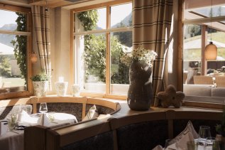 Einblick ins Restaurant im Hotel Schlossanger Alp in Pfronten.