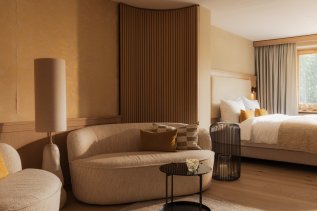 Einblick in ein Zimmer im Hotel Schlossanger Alp in Pfronten.