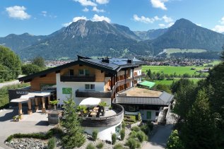 Die Außenansicht des Naturhotels Waldesruhe in Oberstdorf.