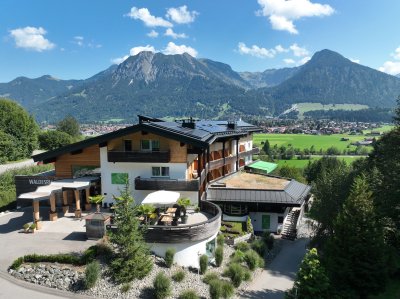 Die Außenansicht des Naturhotels Waldesruhe in Oberstdorf.
