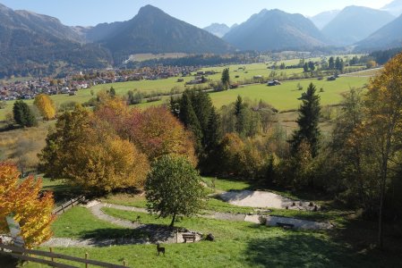 Naturhotel Waldesruhe Herbstausblick Ausblick vom Naturhotel Waldesruhe im Herbst in Oberstdorf.