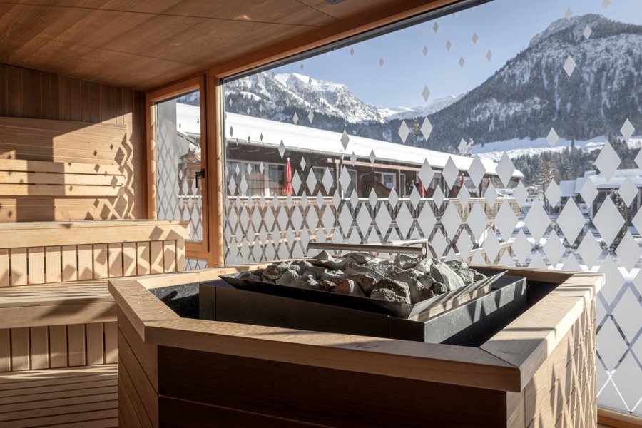 Hotel Franks Sauna Einblick in die Sauna im Winter im Hotel Franks in Oberstdorf.