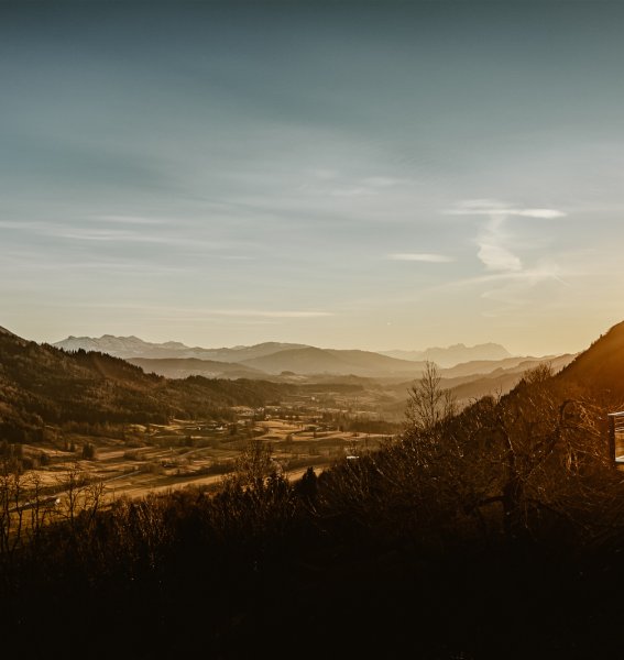 Ausblick in die Berge im Herbst im Resort Bergkristall in Oberstaufen.