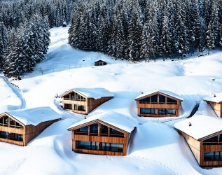 Blick auf das Torgheles Wald & Fluh im Winter in Balderschwang.
