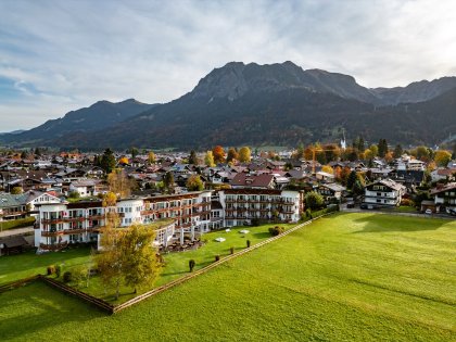 Die Außenansicht des Alpenhof Oberstdorf Hotel & SPA.