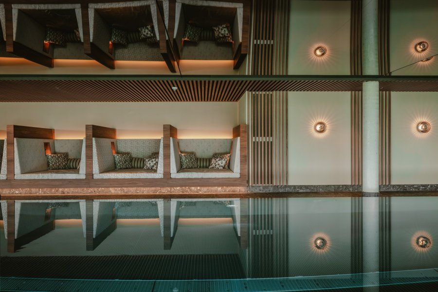 Bergkristall Mein Resort im Allgäu Innenpool Der Innenpool im Bergkristall Mein Resort im Allgäu in Oberstaufen.