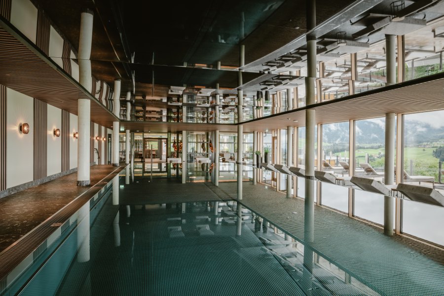 Einblick in den Sportpool im Innenberech des Bergkristall - Mein Resort im Allgäu in Oberstaufen
