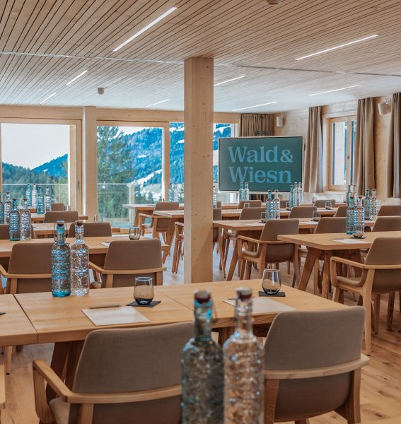 Einblick in den Tagungsraum im Wald & Wiesn Berghotel Balderschwang.
