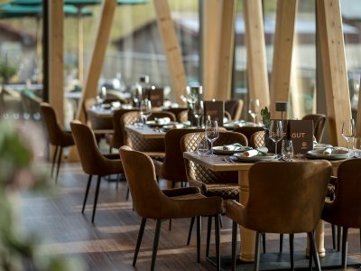 Sonnenalp Resort Hofgut Restaurant Einblick in das Hofgut Restaurant im Sonnenalo Resort in Ofterschwang.