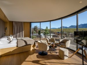 Einblick in ein Zimmer im Sonnenalp Resort in Ofterschwang.