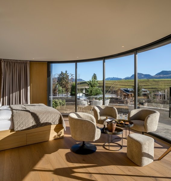 Sonnenalp Resort Naturlodge Einblick in ein Zimmer im Sonnenalp Resort in Ofterschwang.