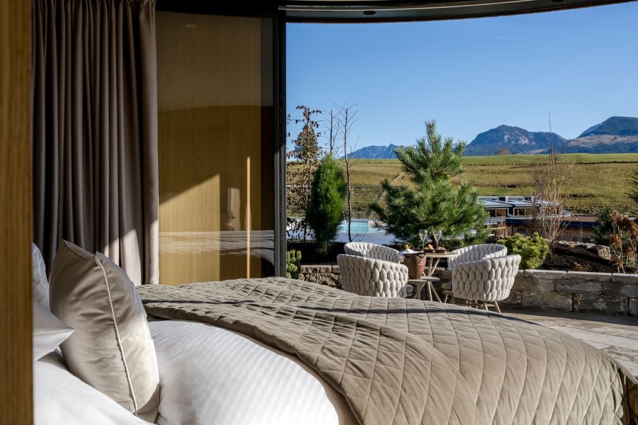 Einblick in ein Zimmer im Sonnenalp Resort in Ofterschwang.