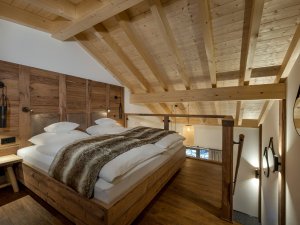 Einblick in ein Zimmer im Sonnenalp Resort in Ofterschwang.