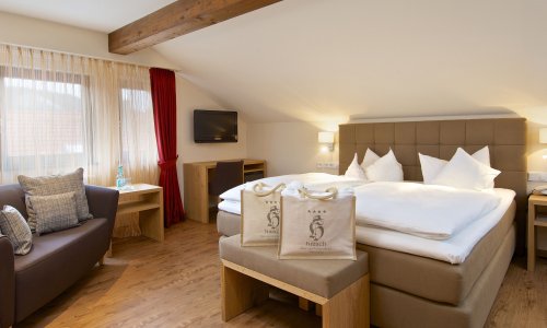 Hotel Hirsch Zimmer Einblick in ein Zimmer im Hotel Hirsch in Oberstaufen.
