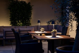 Blick auf die Terrasse im Hotel Hirsch in Oberstaufen.