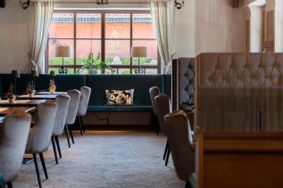 Einblick in das Restaurant im Hotel Hirsch in Oberstaufen.