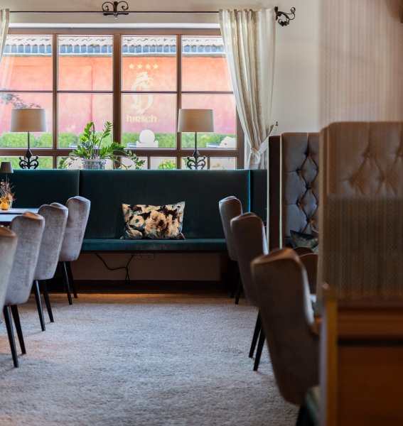 Hotel Hirsch Restaurant Einblick in das Restaurant im Hotel Hirsch in Oberstaufen.