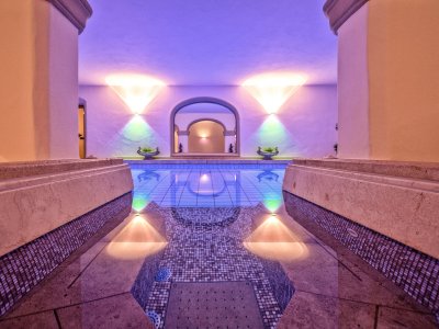 Hotel Hirsch Innenpool Blick auf den Innenpool im Hotel Hirsch in Oberstaufen.