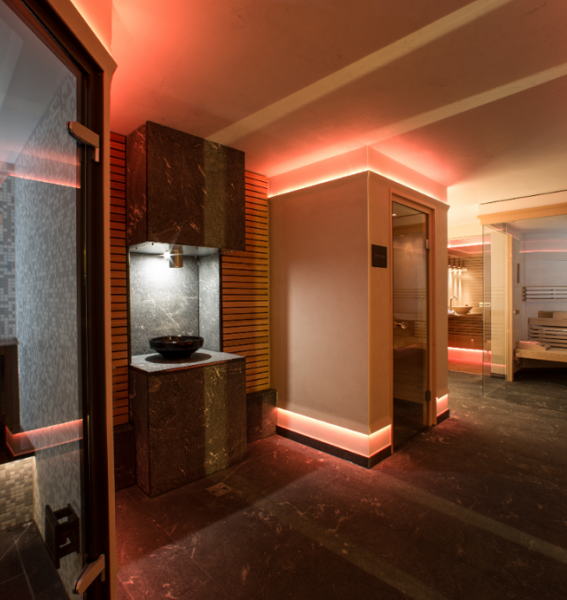 Hotel Hirsch Wellness Einblick in den Wellnessbereich im Hotel Hirsch in Oberstaufen.