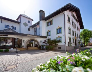 Außenansicht des Hotel Hirsch in Oberstaufen.