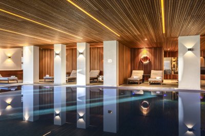 Blick auf den Innenpool im Hotel Allgäu Sonne in Oberstaufen.