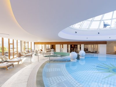 Hotel Allgäu Sonne Innenpool Blick auf den Innenpool im Hotel Allgäu Sonne in Oberstaufen.