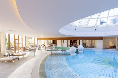 Hotel Allgäu Sonne Innenpool Blick auf den Innenpool im Hotel Allgäu Sonne in Oberstaufen.