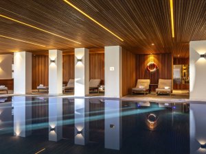 Blick auf den Pool im Hotel Allgäu Sonne in Oberstaufen.