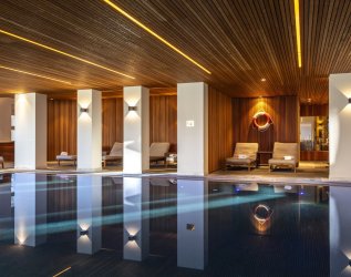 Blick auf den Pool im Hotel Allgäu Sonne in Oberstaufen.