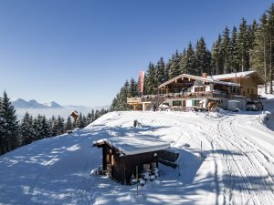 Rohrkopfhütte vom Hotel Das Rübezahl in Schwangau in verschneiter und sonniger Umgebung