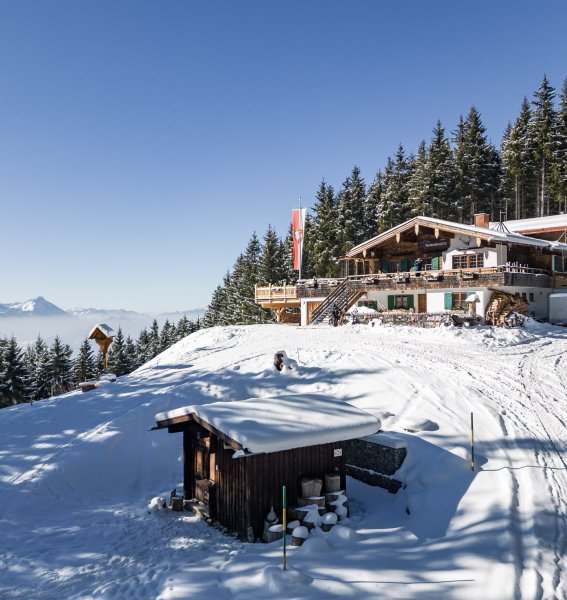 Rohrkopfhütte vom Hotel Das Rübezahl in Schwangau in verschneiter und sonniger Umgebung
