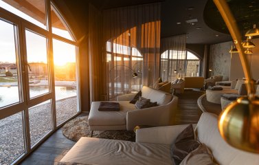 Einblick in den Ruheraum im Hotel König Ludwig in Schwangau.