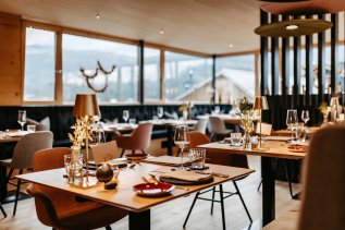Einblick in das Restaurant im Bio-Hotel Oswalda Hus im Kleinwalsertal.