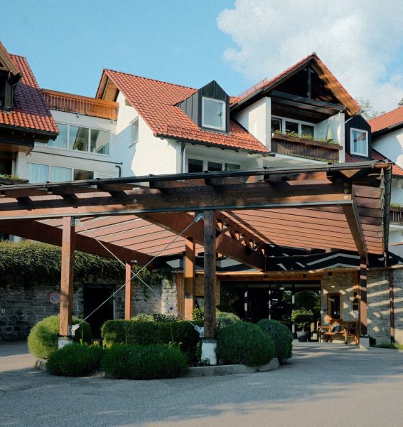 Die Außenansicht des Berghotel Jägerhof in Isny.