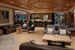 Einblick in die Lobby im Berghotel Jägerhof in Isny.