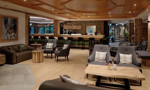 Einblick in die Lobby im Berghotel Jägerhof in Isny.