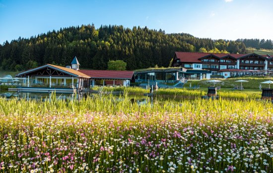 Die Außenansicht des Haubers Naturresort in Oberstaufen.