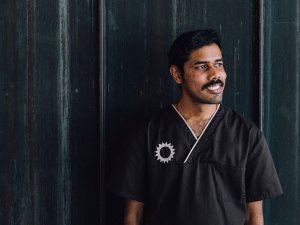 Ein Mitarbeiter vom Naturhotel Chesa Valisa in Hirschegg