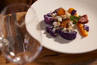 Eine Speise im Restaurant des HUBERTUS Mountain Refugio Allgäu in Balderschwang.