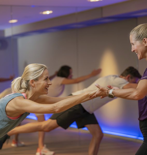 Hotel Allgäu Sonne Sportkurs Gäste bei einem Sportkurs im Hotel Allgäu Sonne in Oberstaufen