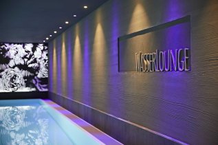 Blick auf den Innenpool im Hotel Rosentock in Fischen.