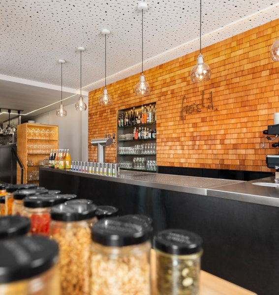 Blick auf die offene Küche im freistil. boutiquehotel & restaurant in Ofterschwang.